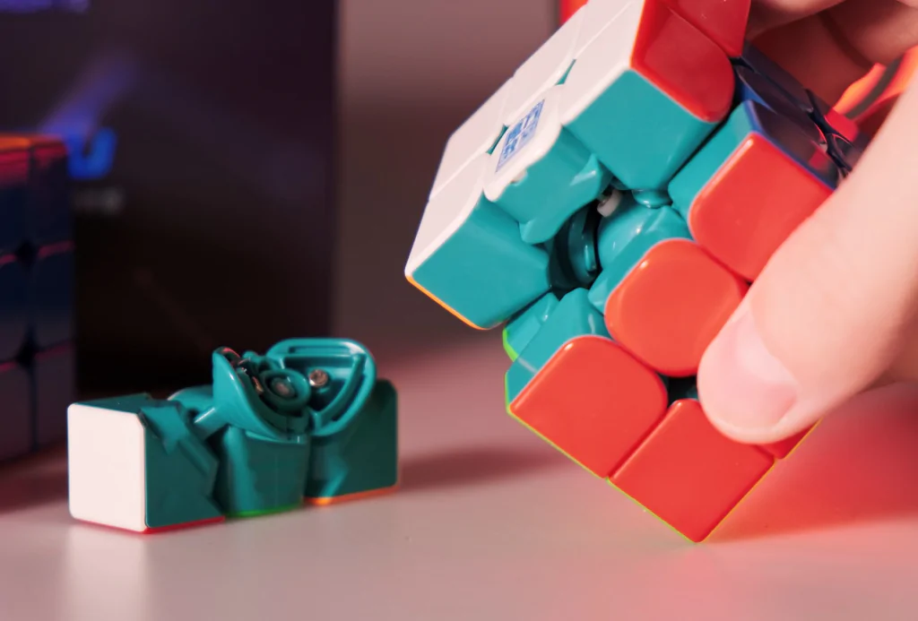 Кубик Рубика с магнитной крестовиной