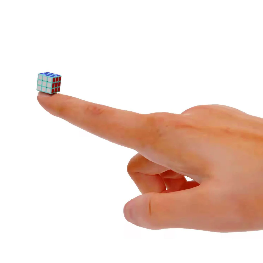 Самый маленький кубик Рубика