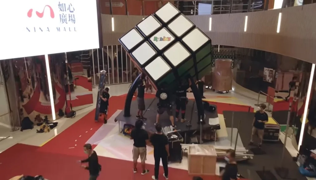 огромный кубик рубика