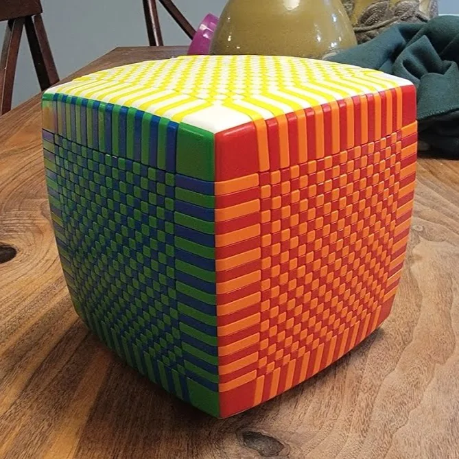 огромный кубик Рубика