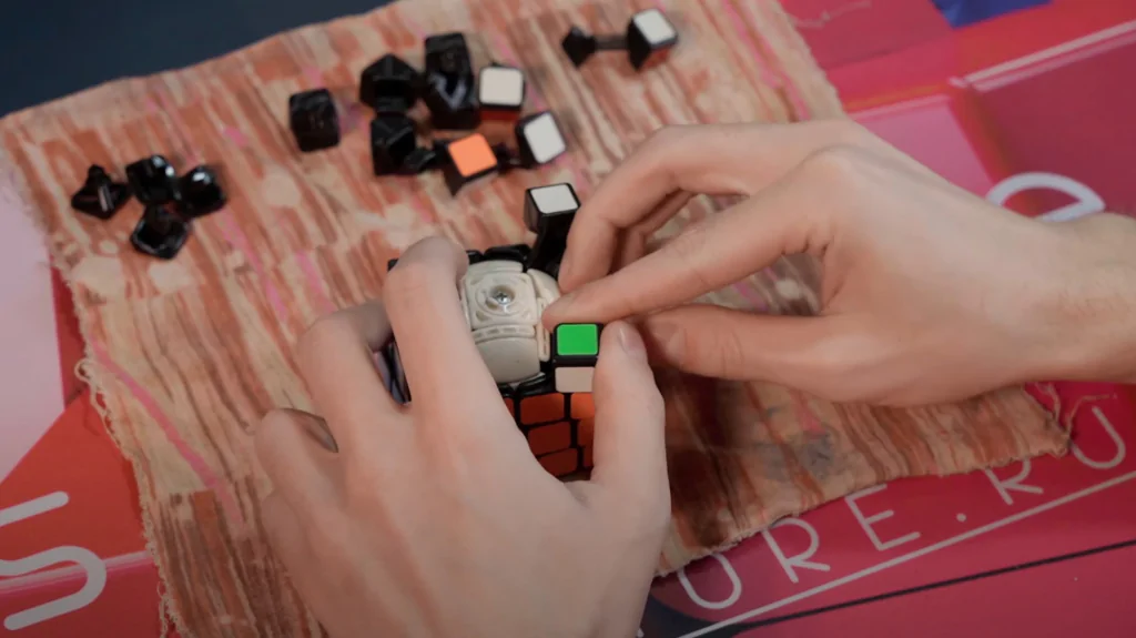 Как механически разобрать кубик Рубика 4х4х4