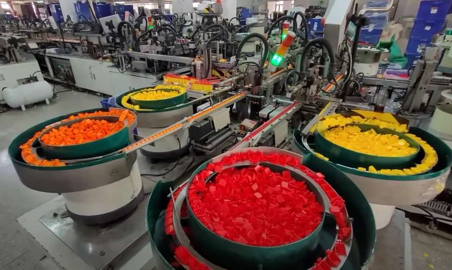 Как, где и из чего делают кубики Рубика