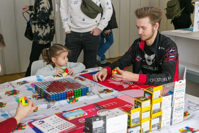 Как кубик Рубика помогает в обучении: польза от занятий