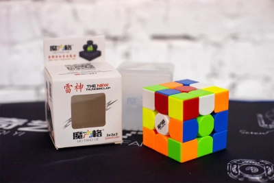 Лучшая трешка из среднего сегмента – QiYi MoFangGe 3x3x3 Thunderclap v2