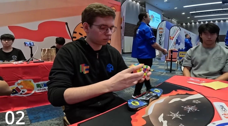 Мировой рекорд по сборке кубика Рубика 5х5х5