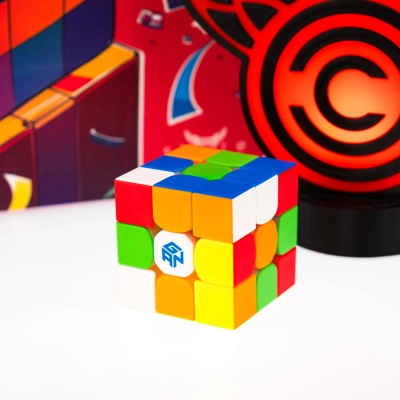 Сравнение трех профессиональных кубиков Рубика: Gan 15 M Maglev, Tornado V4 Pioneer, WeiLong v11