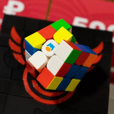 В стиле лучших кубиков Рубика