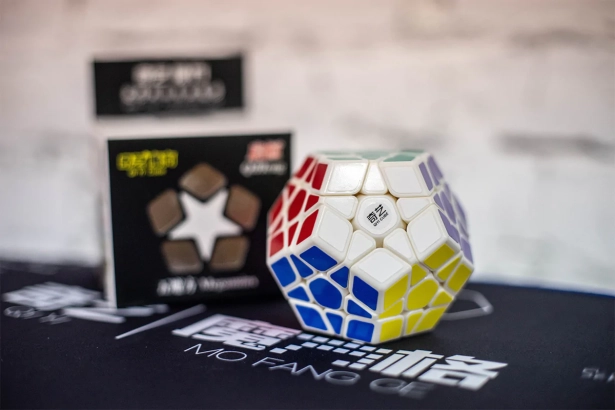 QiYi MoFangGe Megaminx QiHeng (S)